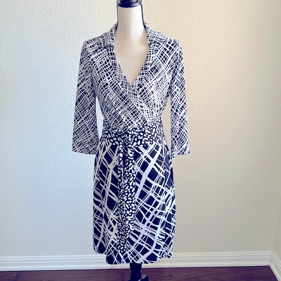 Vintage-look wrap dress - Picture 1 of 8